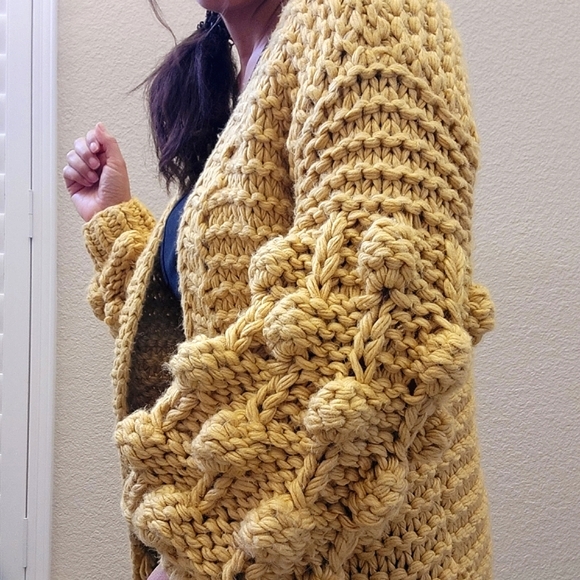 Oversized Chunky Knit Cardigan - Picture 4 of 10
